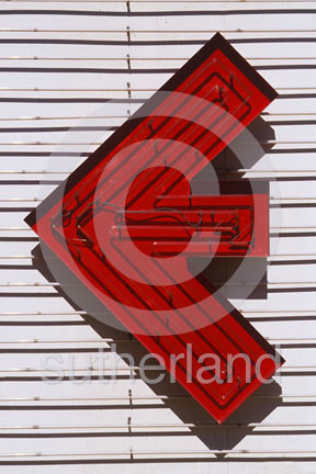 E01